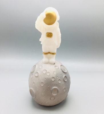 Ay Üstünde Duran Astronot Dekoratif Gece Lambası