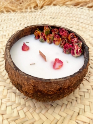 Peru Cat Handmade Doğal Hindistan Cevizi Kabuğunda %100 Organik Soya Mumu Gül Süslemeli PCH-BLOSSOM-45
