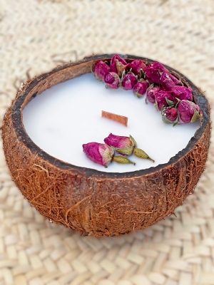 Peru Cat Handmade Doğal Hindistan Cevizi Kabuğunda %100 Organik Soya Mumu Gül Süslemeli PCH-BLOSSOM-57