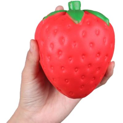 Çilek Şekilli Squishy Yumuşak Anahtarlık