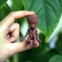 Galaksinin Koruyucuları Mini Baby Groot Oturan Figürü