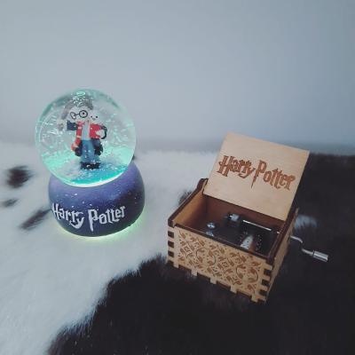 Harry Potter Işıklı Orta Boy Kar Küresi ve Çevirmeli Müzik Kutusu