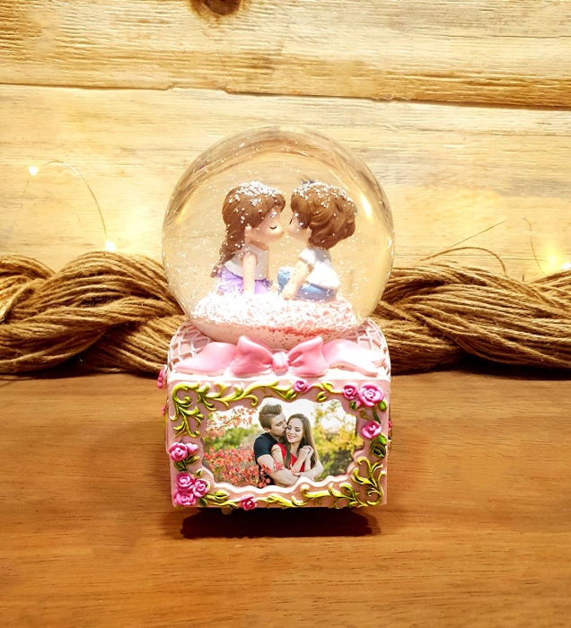 Kisiye Ozel Fotografli Oturan Romantik Asiklar Isikli Muzikli Sevgiliye Hediye Kar Kuresi Netavantaj