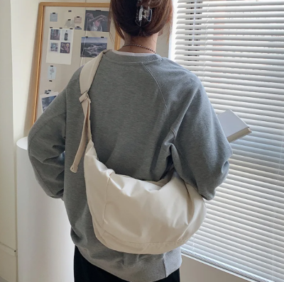 Kore Tarzı Yüksek Kapasiteli Spor Omuz Çantası Krem